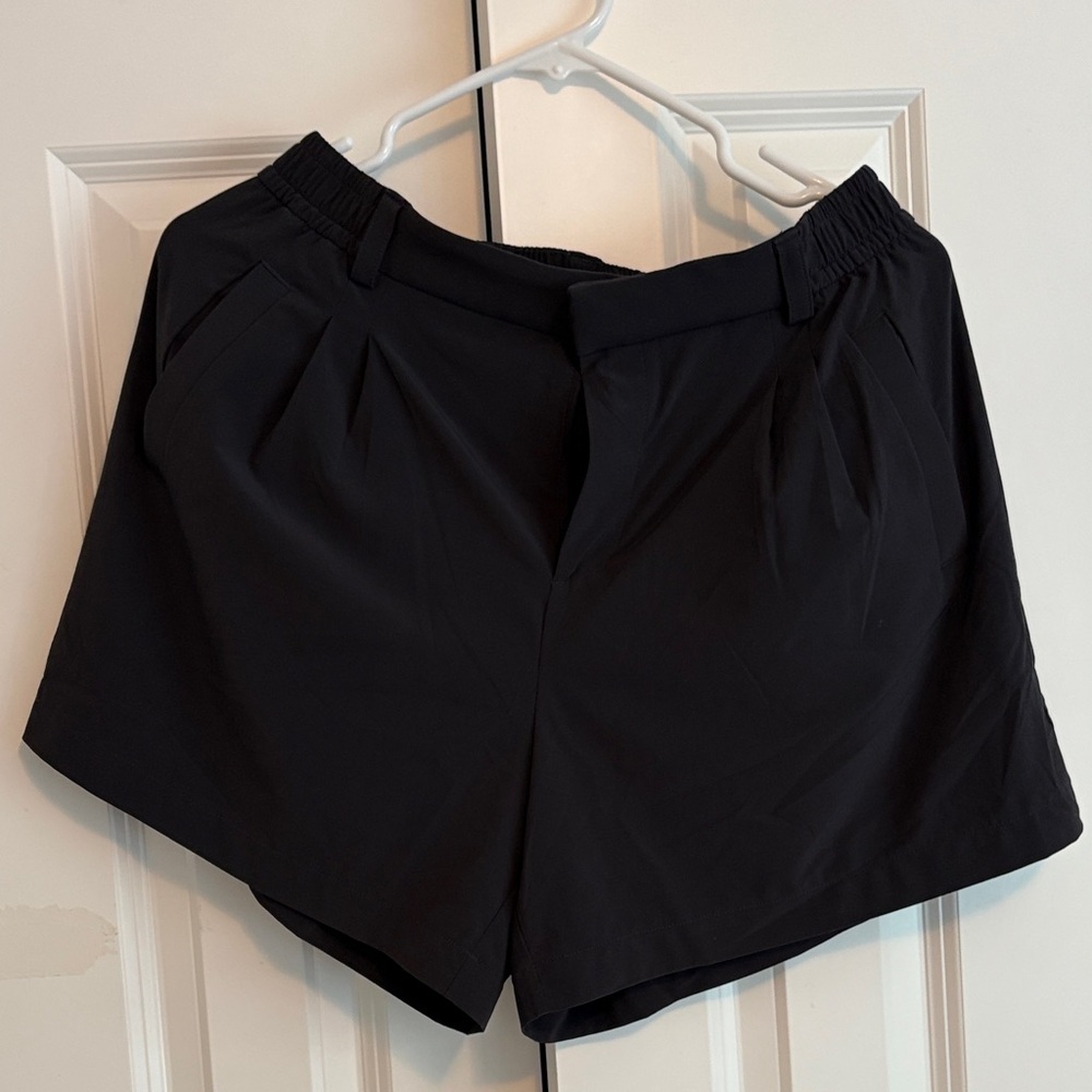 Vuori Villa 4” Women's High Waist Black Shorts
